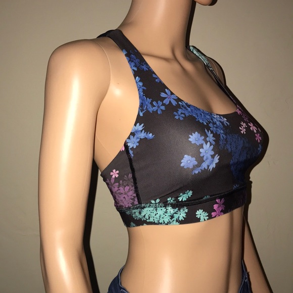 Lulu lemon Energy Bra Size 4 - Picture 4 of 5